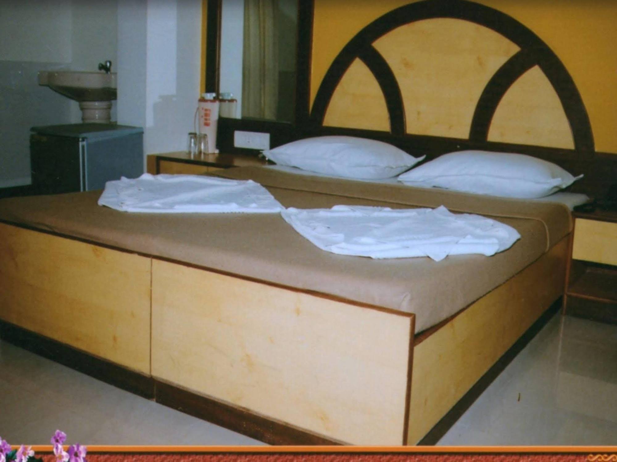 Oyo Hotel Ganga Sagar Near Sri Someshwara Swami Temple Bangalore Buitenkant foto